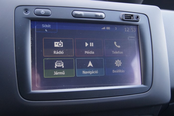 Mit tud az új Dacia Duster sárban és sztrádán? 11