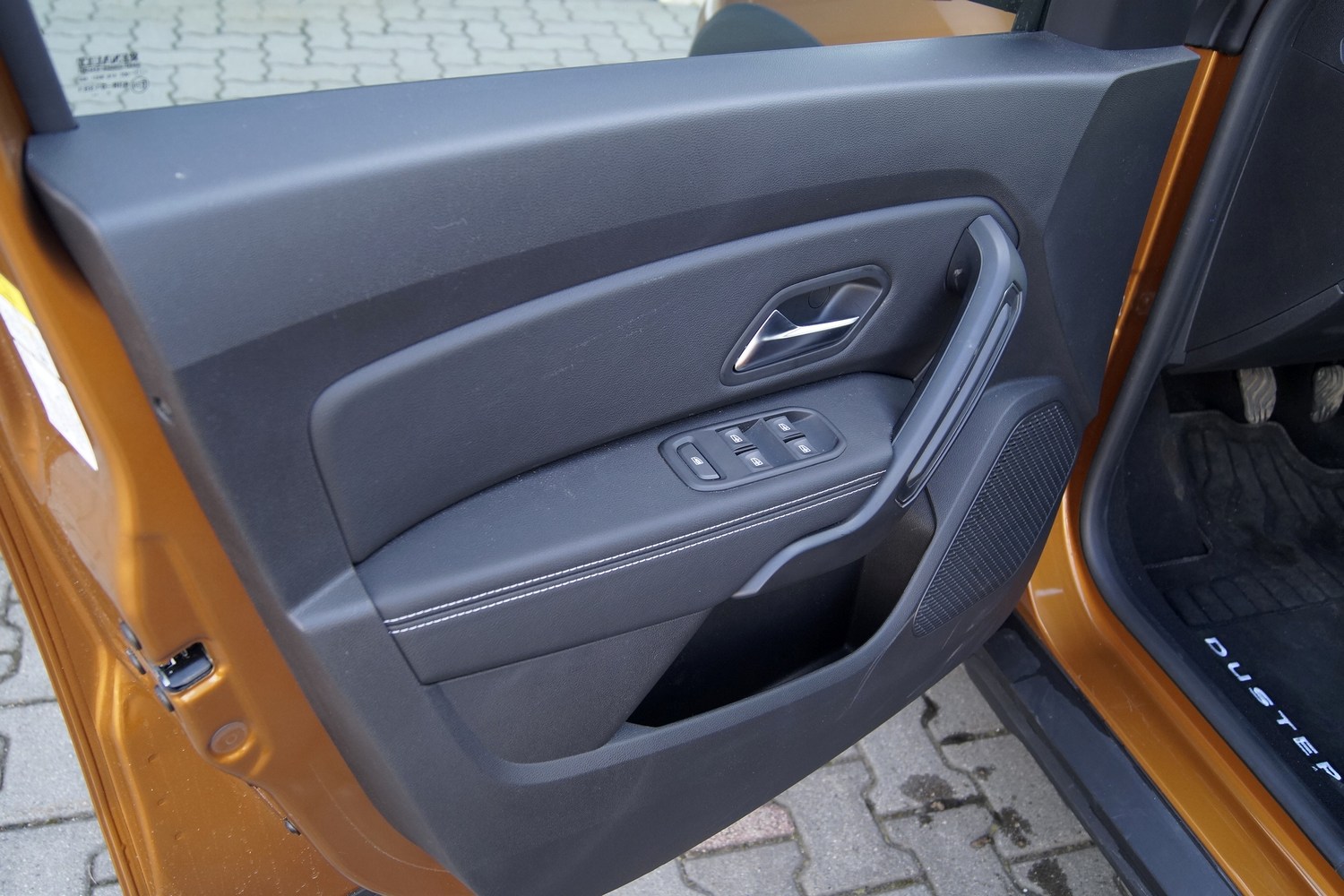 Mit tud az új Dacia Duster sárban és sztrádán? 26