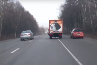 Ez majd végérvényesen pontot tesz a dolog végére, hogy jobbról előzni óriási hiba