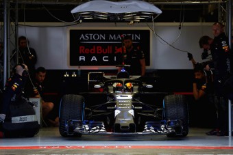 F1: Ricciardo megtörte a kocsit, de nem számít