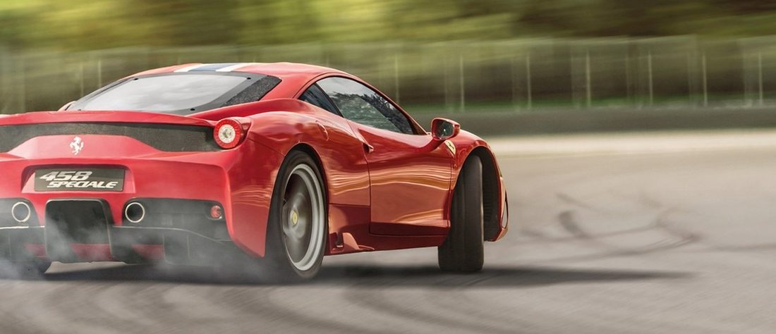 5 hegyes, középmotoros Ferrari nyolc hengerrel