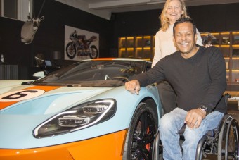 Megérkezett az első európai Ford GT, különleges tulajdonosa lett