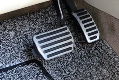 Másik márka gázpedálját szerelték az autóba