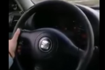 100 km/órával csapatott egy 11 éves gyerek Pest megyében, apja videózta