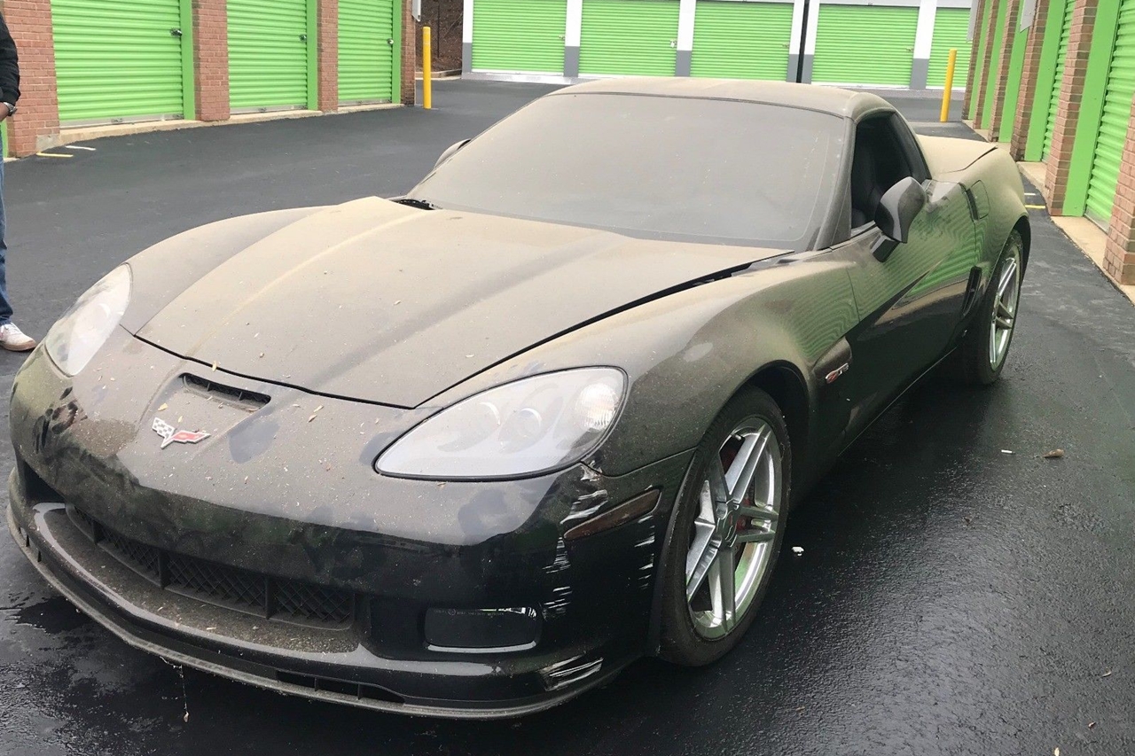 Valaki elhagyott egy brutál Corvette-t, hamarosan új gazdája lesz 4