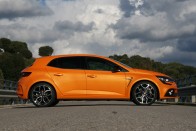 Bumm a fejbe! – Új Renault Mégane RS 71