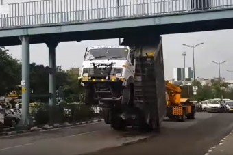 Szokatlan hibákat vétett a bamba kamionos