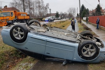 Hókotróval ütközött a részeg autós - képek