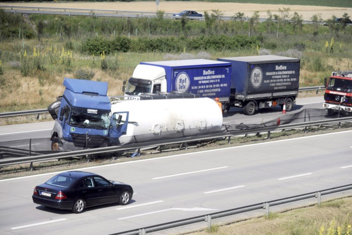 Szokatlan hibákat vétett a bamba kamionos 1