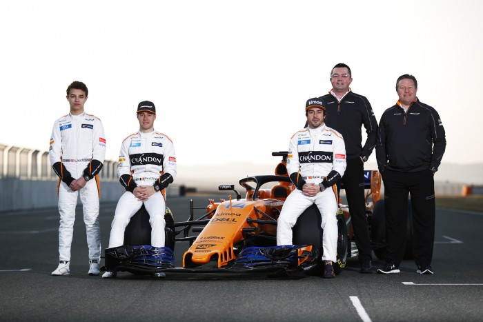 F1: Nem bukhat a McLaren-főnök?
