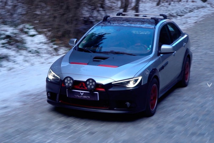 Luxus tereplimuzint faragtak a Lancerből, de nem hétköznapi módon