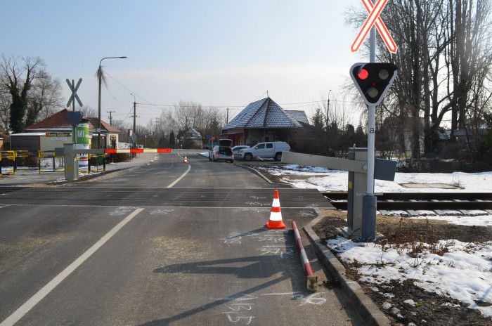 Piros jelzésnél, a sorompót átszakítva száguldott egy autós Balatonbogláron 2