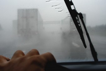 Ez már tényleg a legalja: így verte át egy magyar autós a többieket