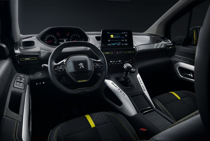 Kalandbarát utasfurgon a Peugeot-tól 1