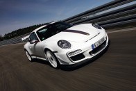 8 erőtől duzzadó, szívómotoros Porsche 911-es 16