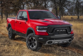 Férfiasan gyengéd: itt a hibrid pickup!