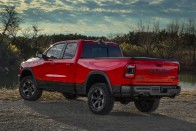 Férfiasan gyengéd: itt a hibrid pickup! 25 Férfiasan gyengéd: itt a hibrid pickup! 25