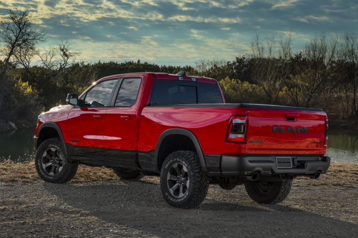 Férfiasan gyengéd: itt a hibrid pickup! 27 Férfiasan gyengéd: itt a hibrid pickup! 27