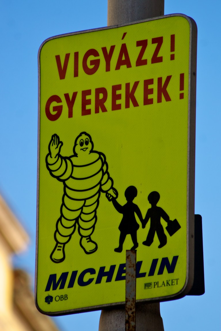 44 új, eddig sosem látott közlekedési táblát helyezett ki a magyar rendőrség 1