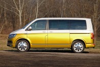 Trendi retró busz 30 milláért: VW Multivan Bulli 57