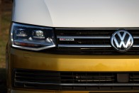 Trendi retró busz 30 milláért: VW Multivan Bulli 62