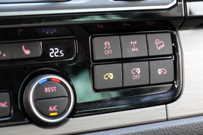 Trendi retró busz 30 milláért: VW Multivan Bulli 14