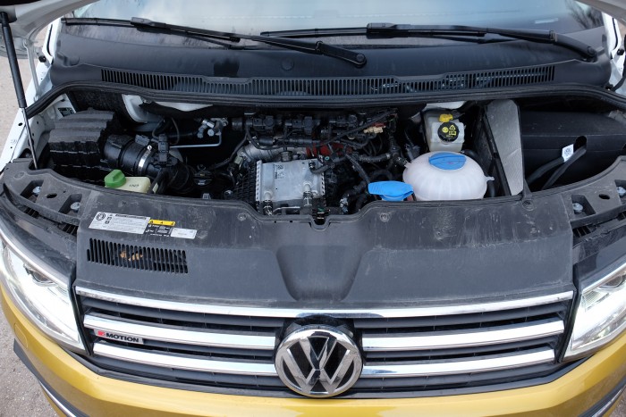 Trendi retró busz 30 milláért: VW Multivan Bulli 13