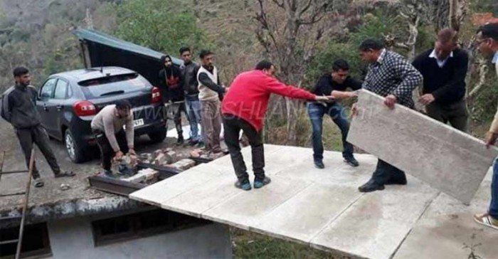 Ötletes módszerrel szabadítottak ki egy tetőre ugrató Suzukit 2