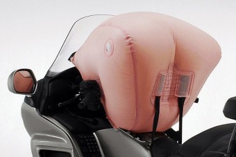 Már motorosokat is öl a hibás légzsák