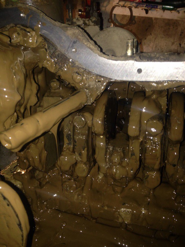 Csodaadalékot töltött a motorjába, csúnya vége lett 2