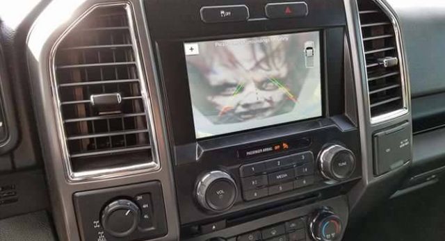 Ezzel az ugratással bárki halálra rémíthető, ha van tolatókamerája 1