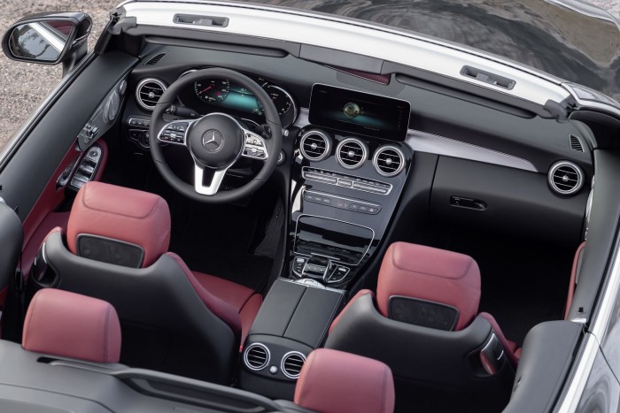 Mercedes C-osztály modellfrissítés: a kupé és a kabrió is megújult 2