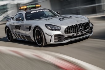 Nem létezett még erősebb Forma-1-es biztonsági autó