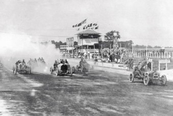 Ilyen sokrétű egy közel 110 éves versenypálya aszfaltja