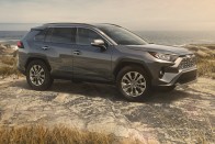 Végre karakteres a Toyota RAV4 – vagy ez már túlzás? 26