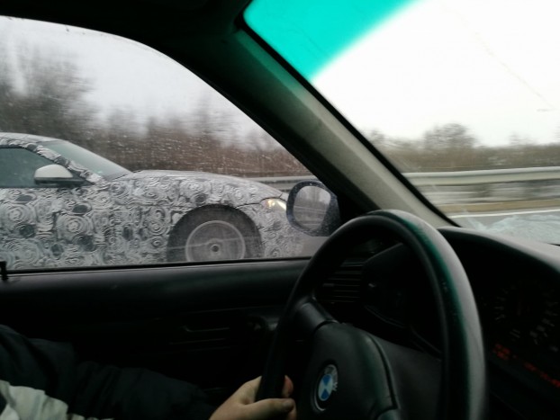 Az M7-esen fotózott olvasónk egy álcázott sportautót 2