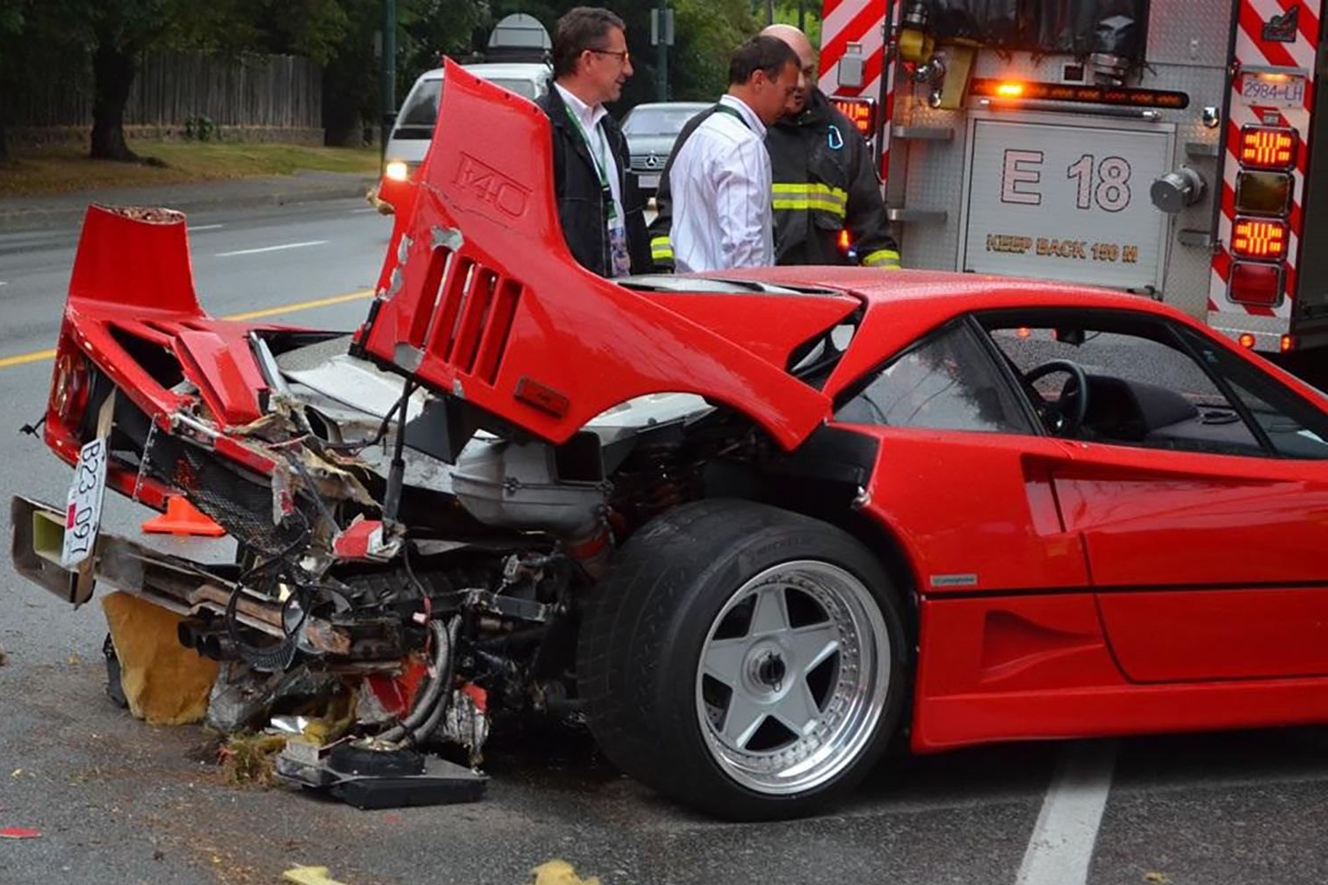 Biztosítót perel a törött Ferrari F40-es tulajdonosa 4