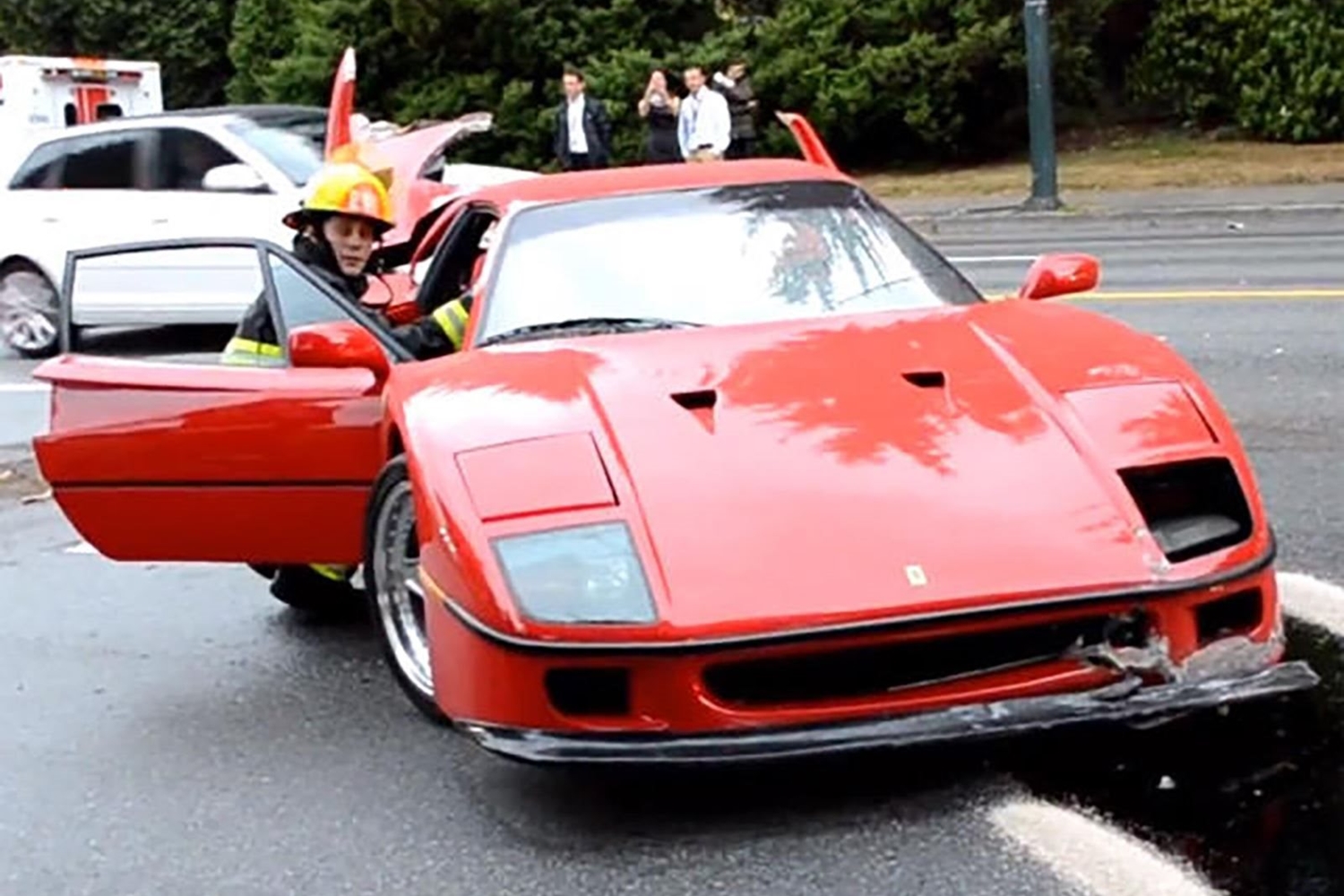 Biztosítót perel a törött Ferrari F40-es tulajdonosa 1