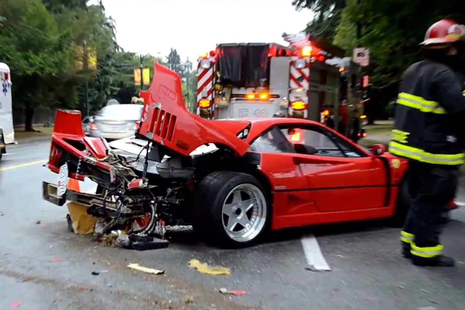 Biztosítót perel a törött Ferrari F40-es tulajdonosa 5