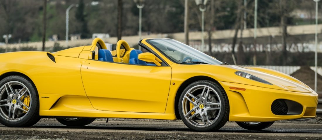 Feltűnően merész belsőt kapott ez a Ferrari F430 Spider