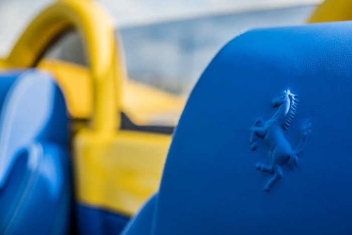 Feltűnően merész belsőt kapott ez a Ferrari F430 Spider 8