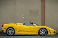 Feltűnően merész belsőt kapott ez a Ferrari F430 Spider 17