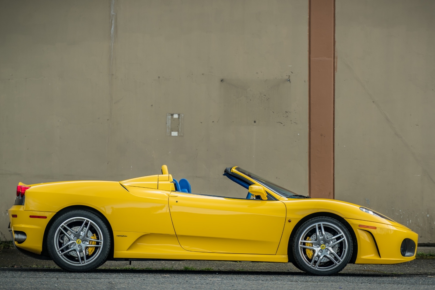 Feltűnően merész belsőt kapott ez a Ferrari F430 Spider 6