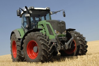 Nem hittük, hogy ezt is képes elhúzni egy traktor