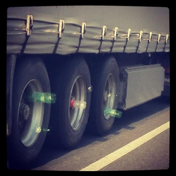 Zseniális, mire használják az orosz kamionosok az üres műanyag palackokat 3 | Vezess Zseniális, mire használják az orosz kamionosok az üres műanyag palackokat 3