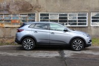 Combos dízelmotort és csipetnyi luxust kapott az Opel Grandland X 28