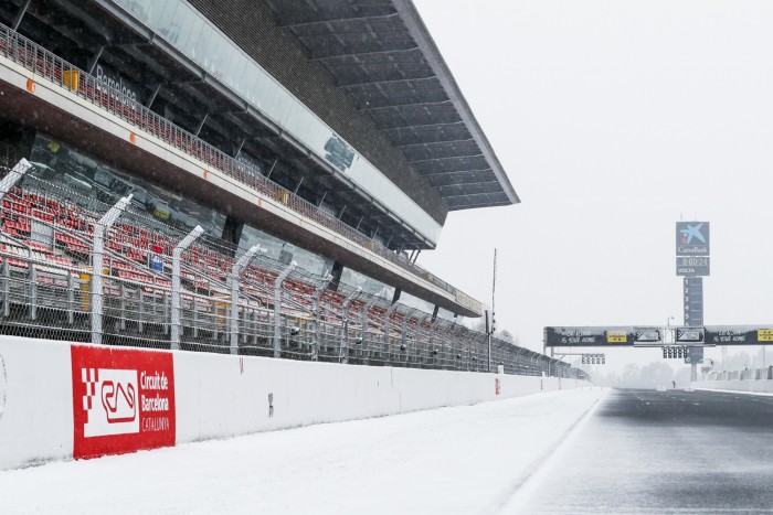 F1: A Pirelli két helyszínen tesztelne jövőre