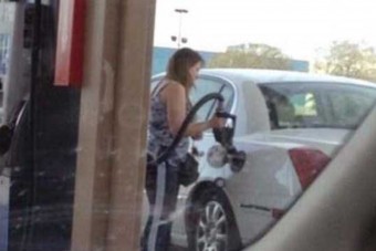 15, benzinkúton készült kép, amitől falba vered a fejed