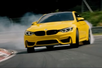 Féktelenül csapatnak ezzel a BMW-vel a Nürburgringen