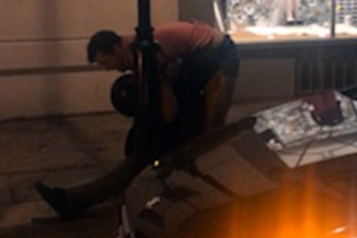 Rossz autóssal kezdett ki a balfék tolvaj 5 | Vezess Rossz autóssal kezdett ki a balfék tolvaj 5